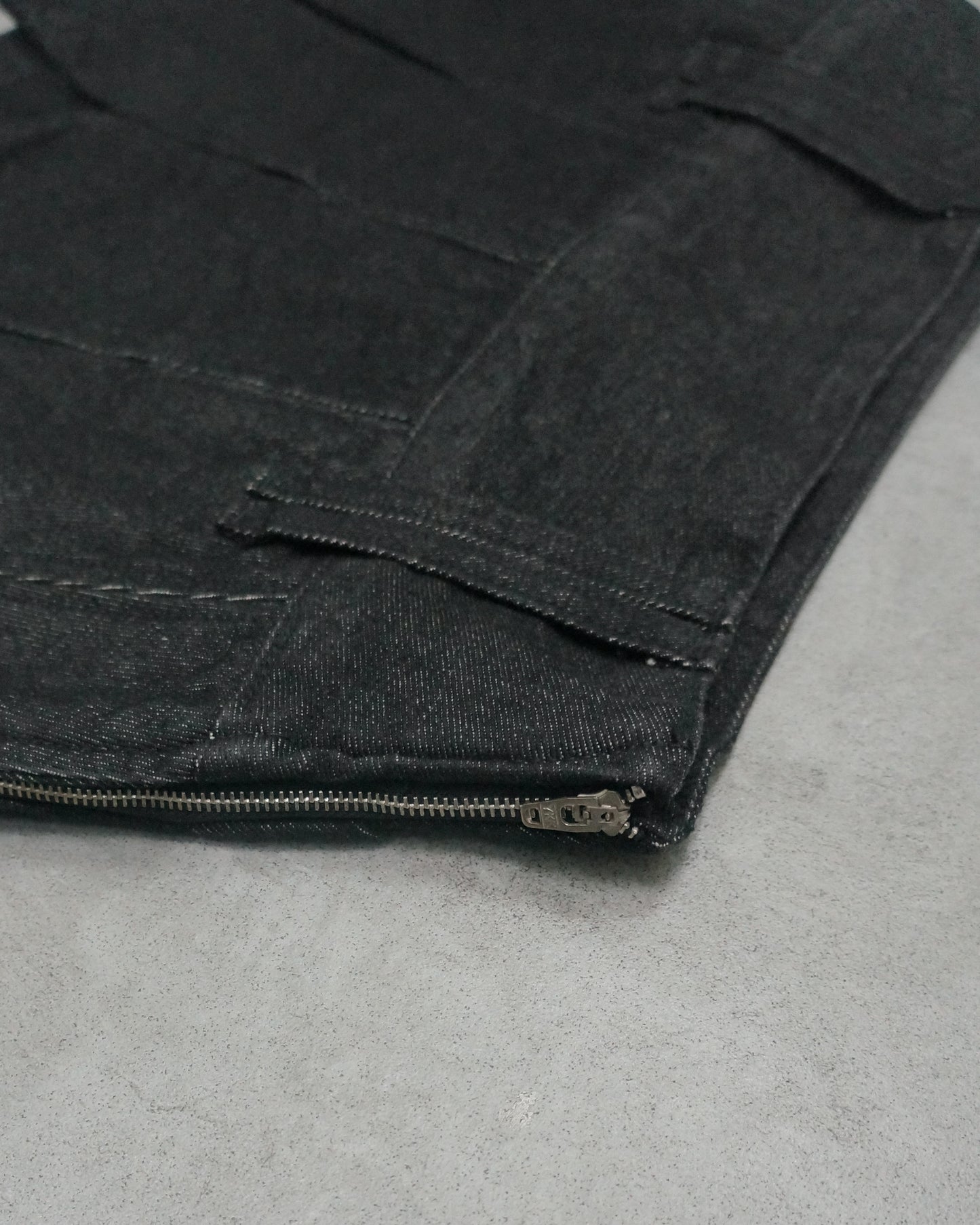 MINIRÖCKE AUS VERFARBTEM DENIM „DIMOIR“