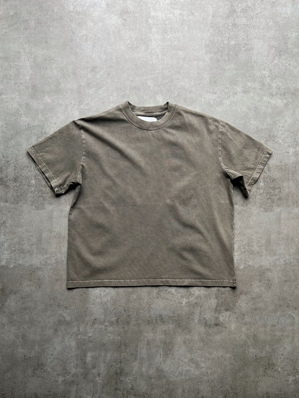 DIMOIR GEWASCHENES OLIVE „NNTS“ T-SHIRT