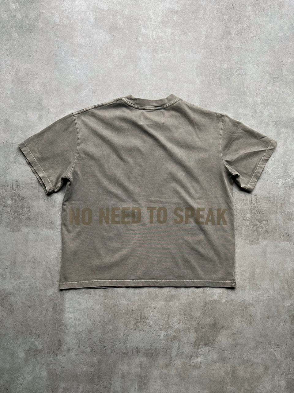 DIMOIR GEWASCHENES OLIVE „NNTS“ T-SHIRT